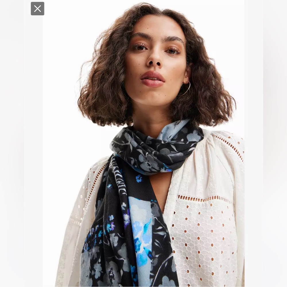 Desigual - NWT 
RECTANGULAR PATCHWORK FLORAL FOULARD